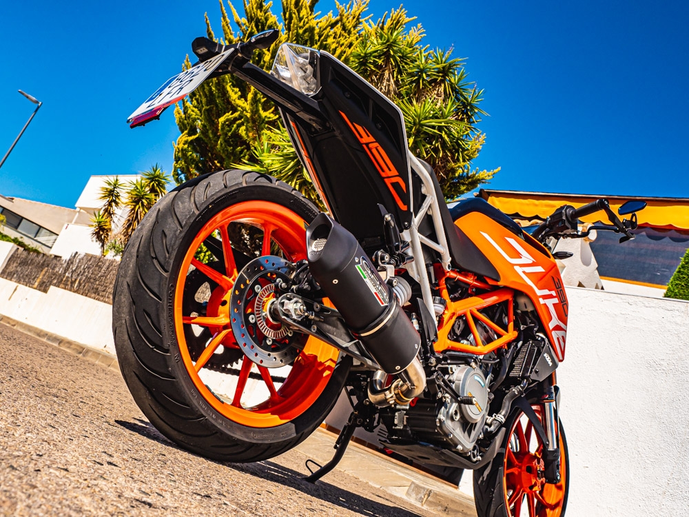 Escape compatível com Ktm Duke 390 2017-2020, Furore Evo4 Nero, Escape legal, homologado, silenciador com db killer removível e tubo de ligação específico 