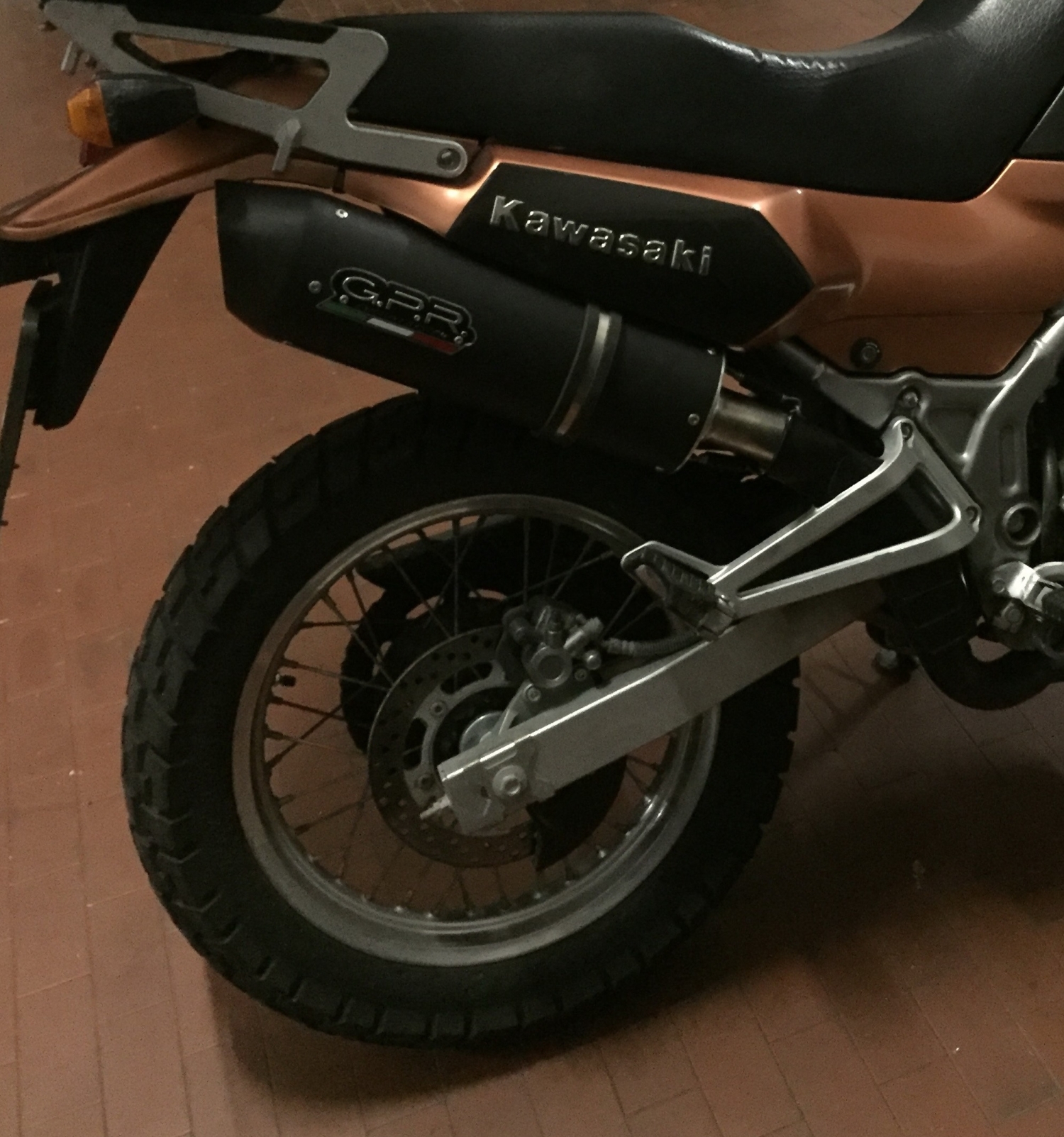 Escape compatível com Kawasaki Kle 500 1991-2007, Furore Poppy, Escape legal, homologado, silenciador com db killer removível e tubo de ligação específico 